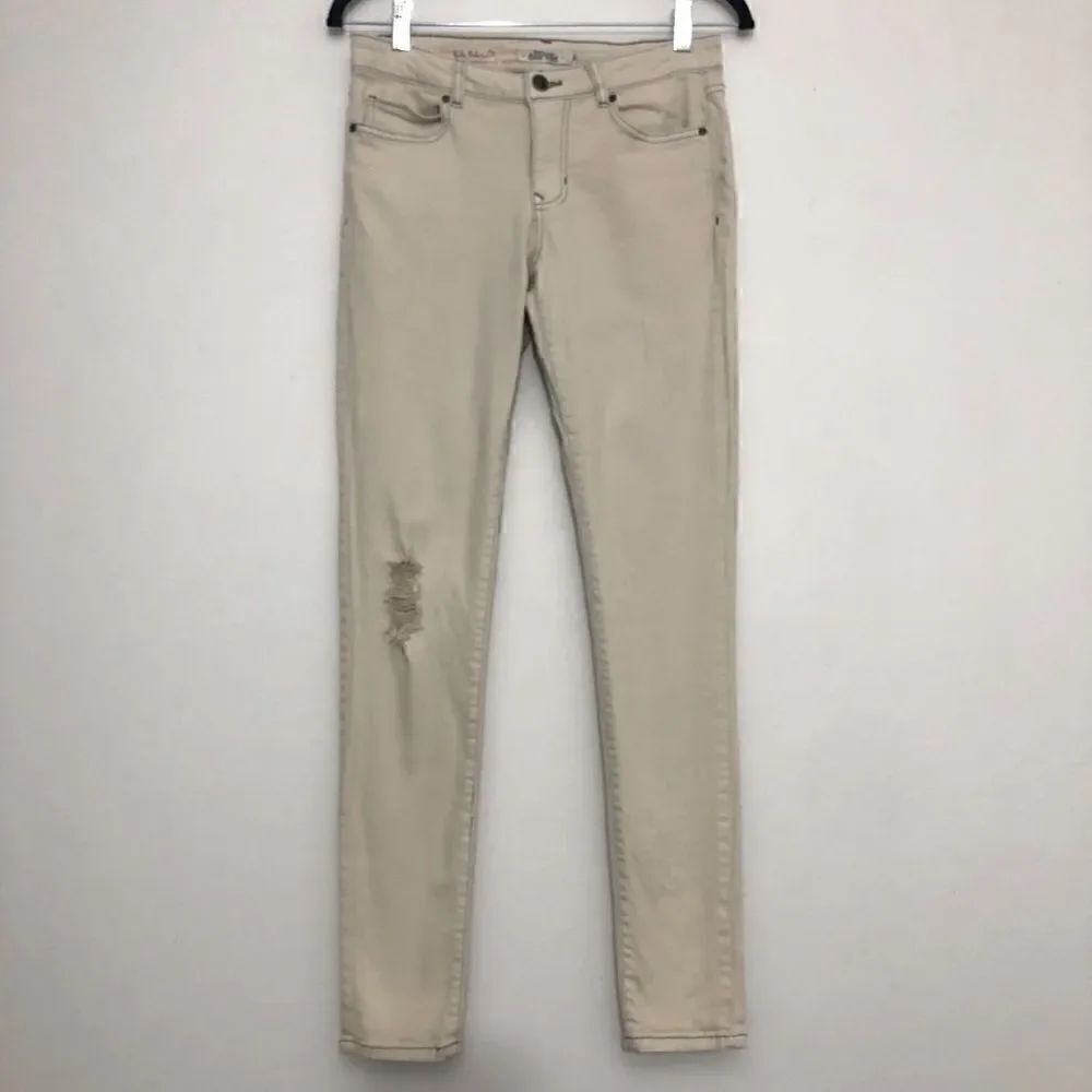 Wild Blue Sadie Robertson Collection Size 5 Distressed Cream Jean Leggings!